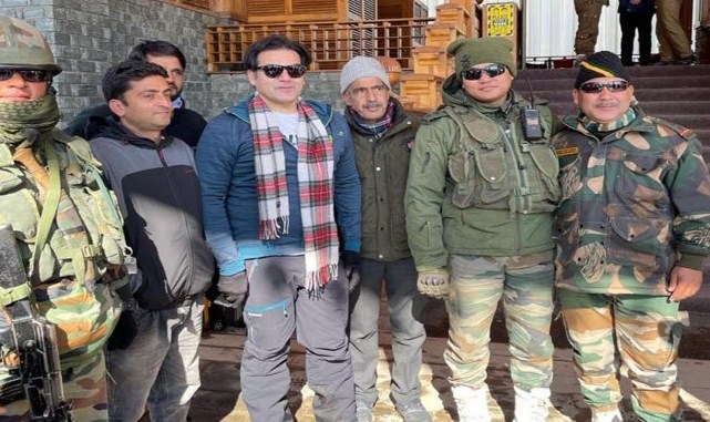 Bollywood crews will make major come back to Kashmir valley: Celebs in Gulmarg